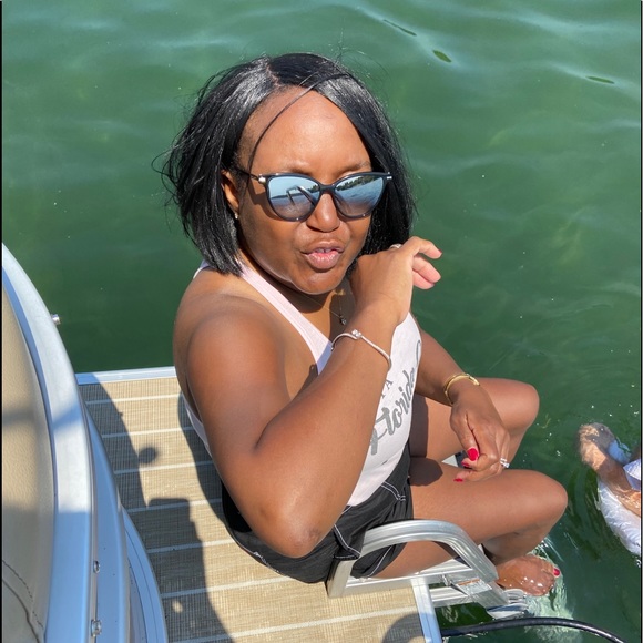 Meet your Posher, Anita - Picture 7 of 12